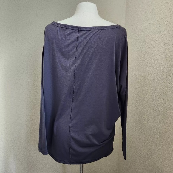 Athleta Women's Essence Flow 3/4 sleeve. Blue / purple - Picture 3 of 8